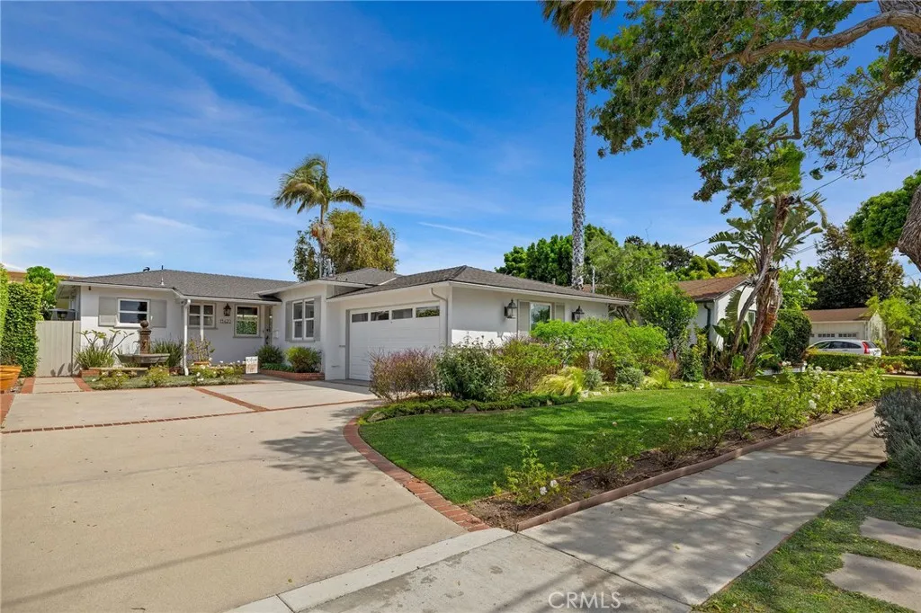 13422 Isis, Hawthorne, CA, 90250