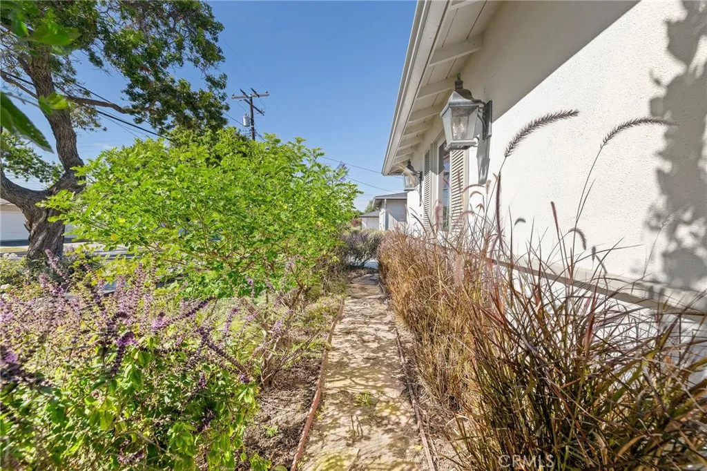 13422 Isis, Hawthorne, CA, 90250