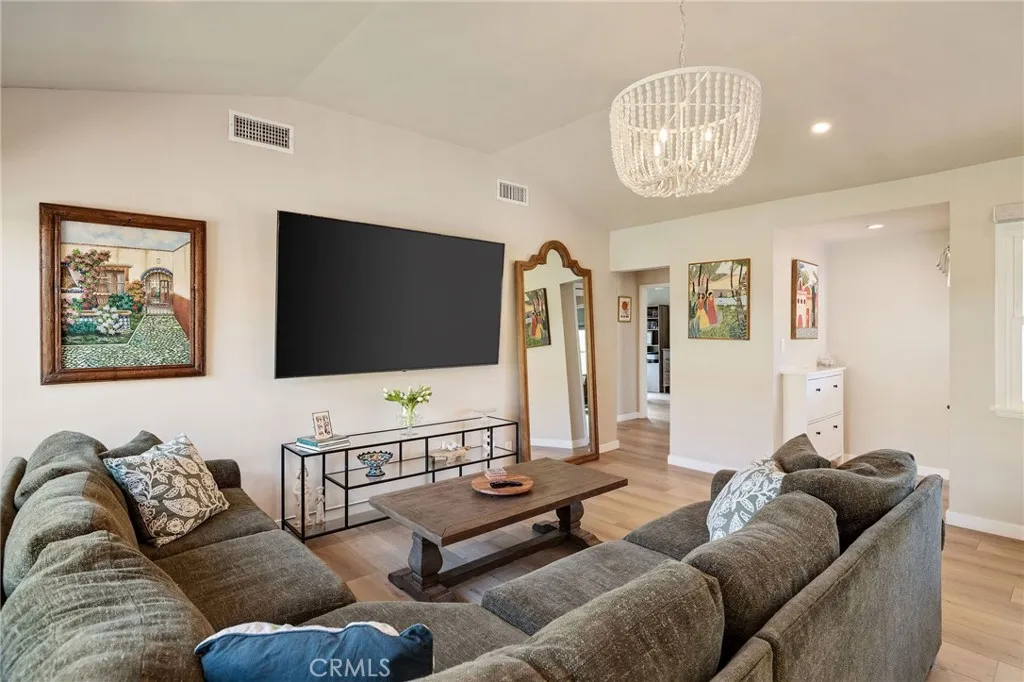 13422 Isis, Hawthorne, CA, 90250