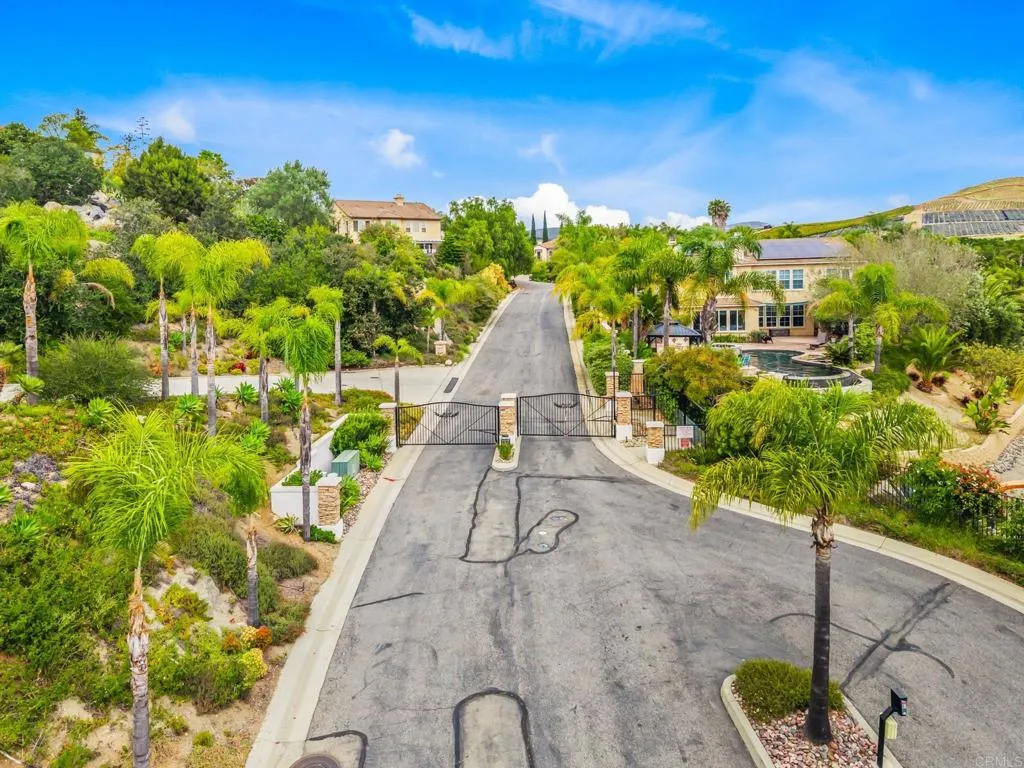 https://cdn.realtyfeed.com/cdn/127/306695725/21b1ca22585e93aca8343da772e685b7.webp