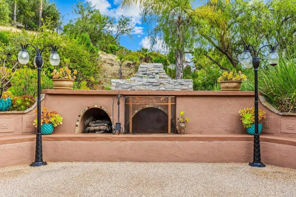 https://cdn.realtyfeed.com/cdn/127/306695725/4133acbe9d9b757efb2bc7051b1774e6.webp