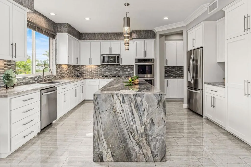 https://cdn.realtyfeed.com/cdn/127/306695725/84da3753d40f60cdf6f58daab5914357.webp