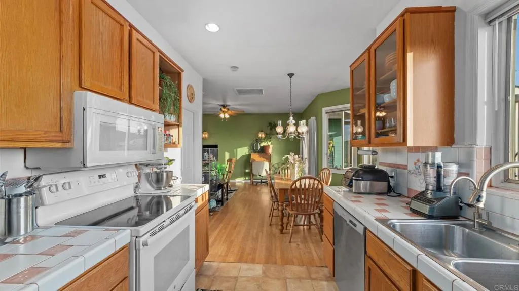 https://cdn.realtyfeed.com/cdn/127/306695759/2f050e4a8d7306007df9bbe3ec87f0de.webp