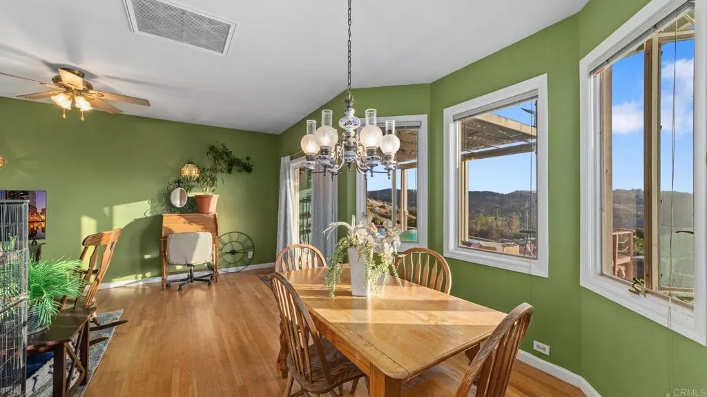 https://cdn.realtyfeed.com/cdn/127/306695759/46bc4adfd95eceac2242677fc1f22112.webp