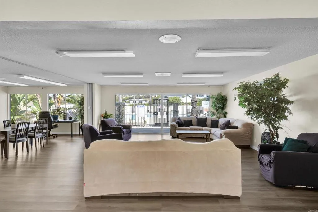 https://cdn.realtyfeed.com/cdn/127/306695831/047668ceaad5a6f73b5216b23b6d108e.webp
