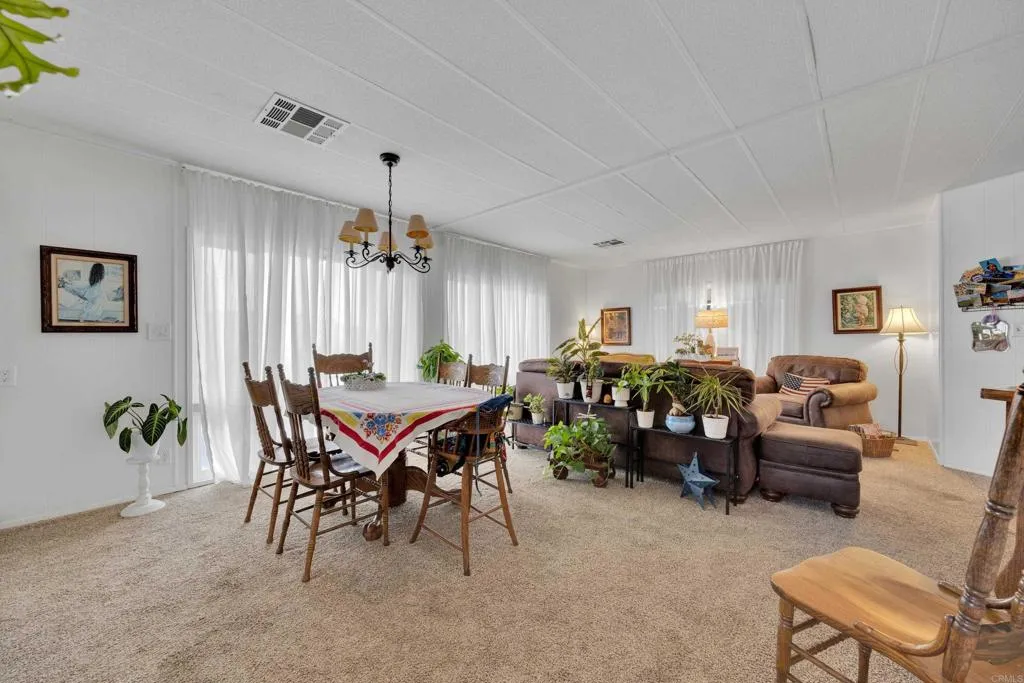 https://cdn.realtyfeed.com/cdn/127/306695831/049381960375d42cb48ccfd3ae50470e.webp