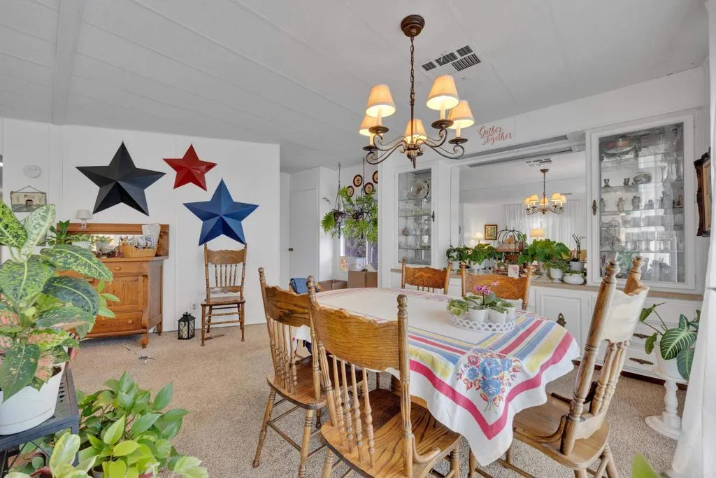 https://cdn.realtyfeed.com/cdn/127/306695831/2501557bf99f087e7d5d21a93889a646.webp