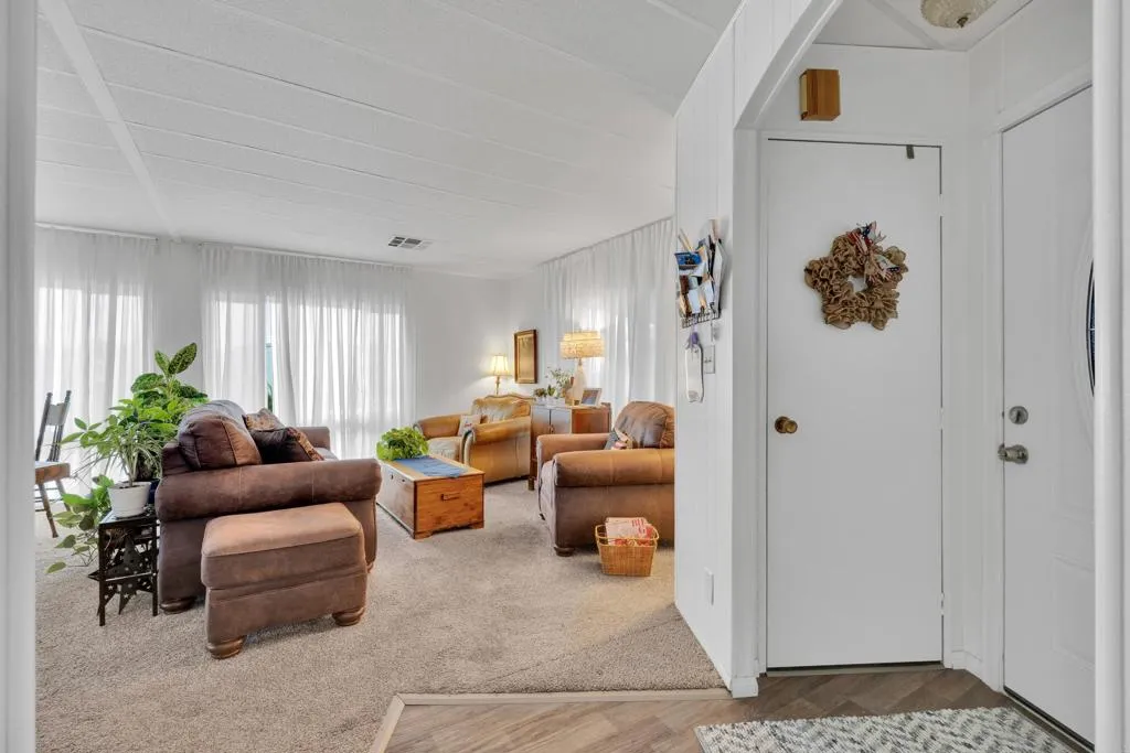 https://cdn.realtyfeed.com/cdn/127/306695831/ad6076b462927c12babc44ca8729212a.webp