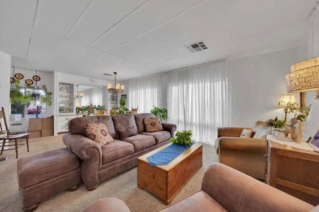 https://cdn.realtyfeed.com/cdn/127/306695831/d5f7de618fe955a1cbd52d48f1b555d0.webp