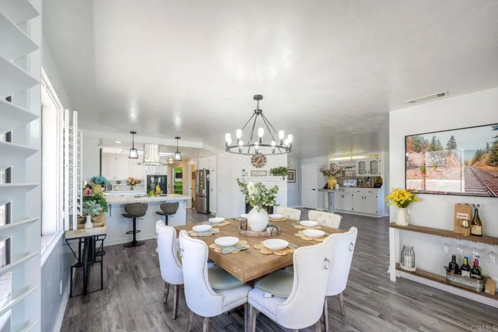 https://cdn.realtyfeed.com/cdn/127/306695832/053b375c1a51330f96e78caabf492225.webp