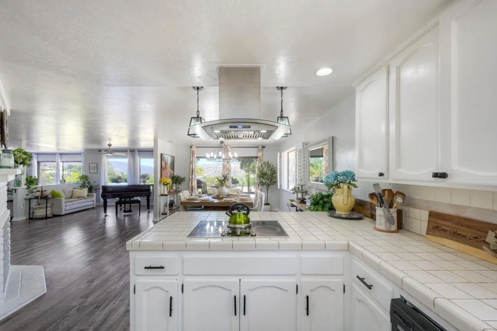 https://cdn.realtyfeed.com/cdn/127/306695832/090c514d4a1352832cffc7e6a2a8cbfb.webp