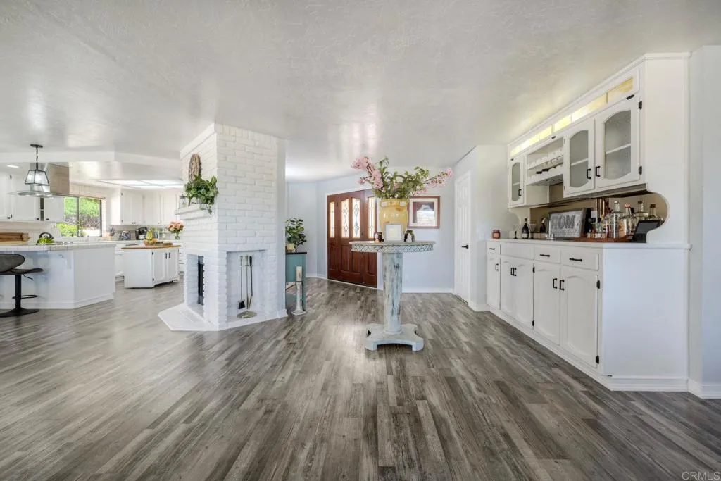https://cdn.realtyfeed.com/cdn/127/306695832/43e9b36927e62a5b145eae57d6c7efe5.webp