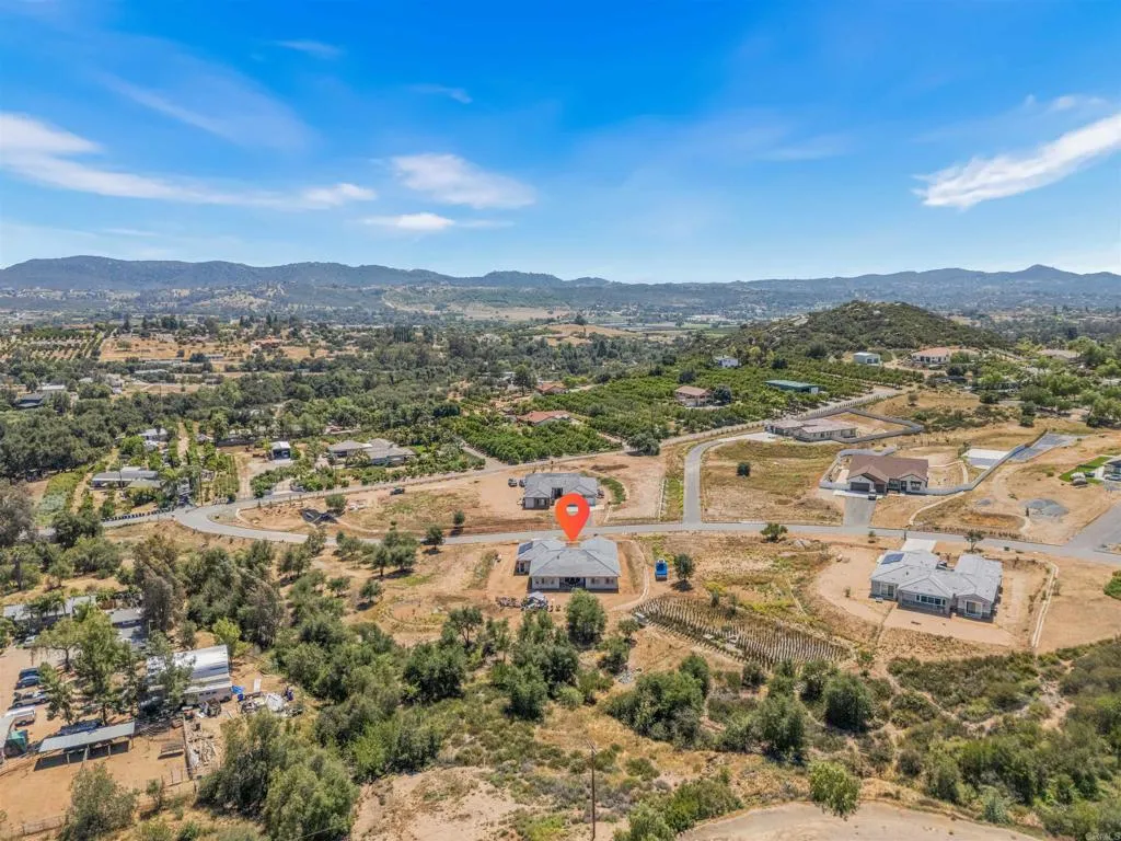 https://cdn.realtyfeed.com/cdn/127/306695850/2d9cb3b310f71d805225cc7995fe387f.webp