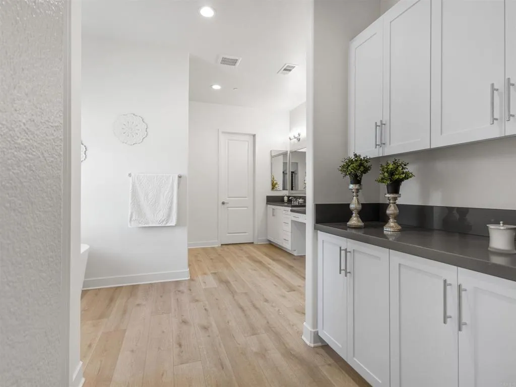 https://cdn.realtyfeed.com/cdn/127/306695850/3c5814193610e09d93a85a844cb273b4.webp