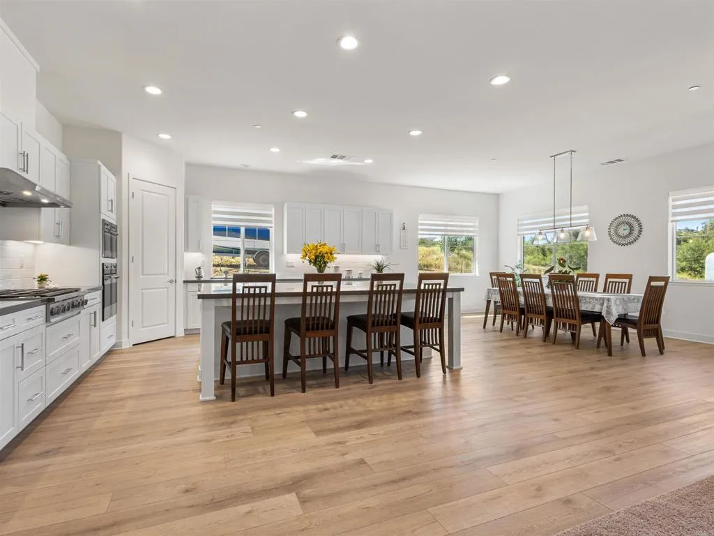 https://cdn.realtyfeed.com/cdn/127/306695850/6397395bcafea9599c957cb1d87771f8.webp
