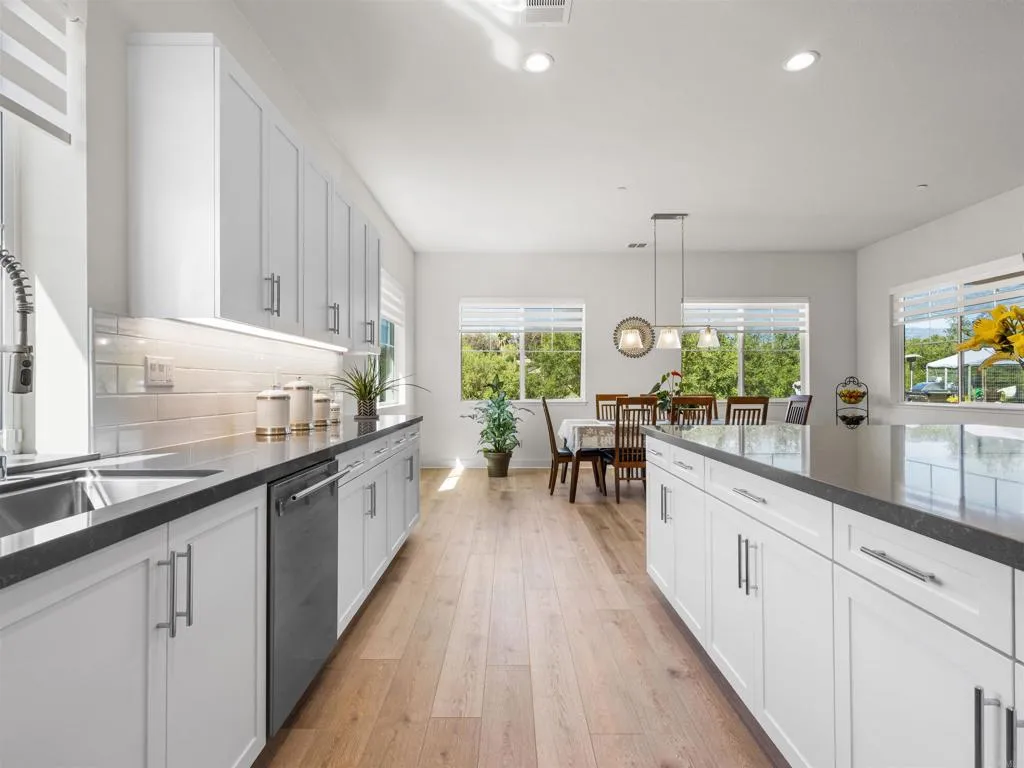 https://cdn.realtyfeed.com/cdn/127/306695850/d9c6a42c741f74eec25dd307e4386f73.webp