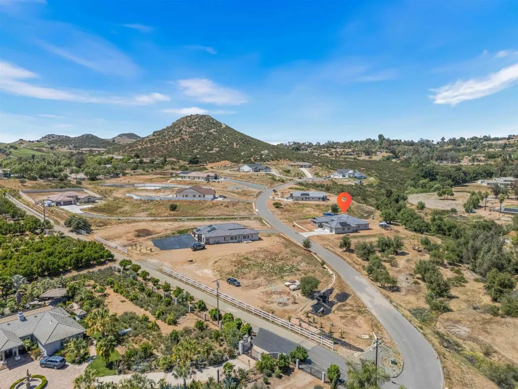 https://cdn.realtyfeed.com/cdn/127/306695850/e4680314d142fda569e2be26f1be2cc5.webp