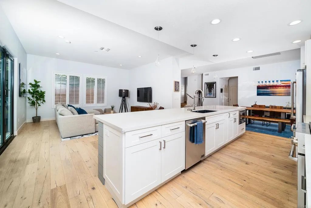 https://cdn.realtyfeed.com/cdn/127/306695972/0f3ccd8321053b389c0b038967a6a4d8.webp