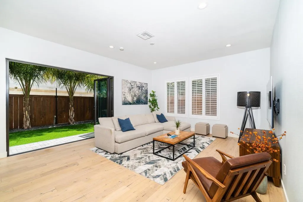https://cdn.realtyfeed.com/cdn/127/306695972/3c79e1b65de9acde030ab91964c7360e.webp