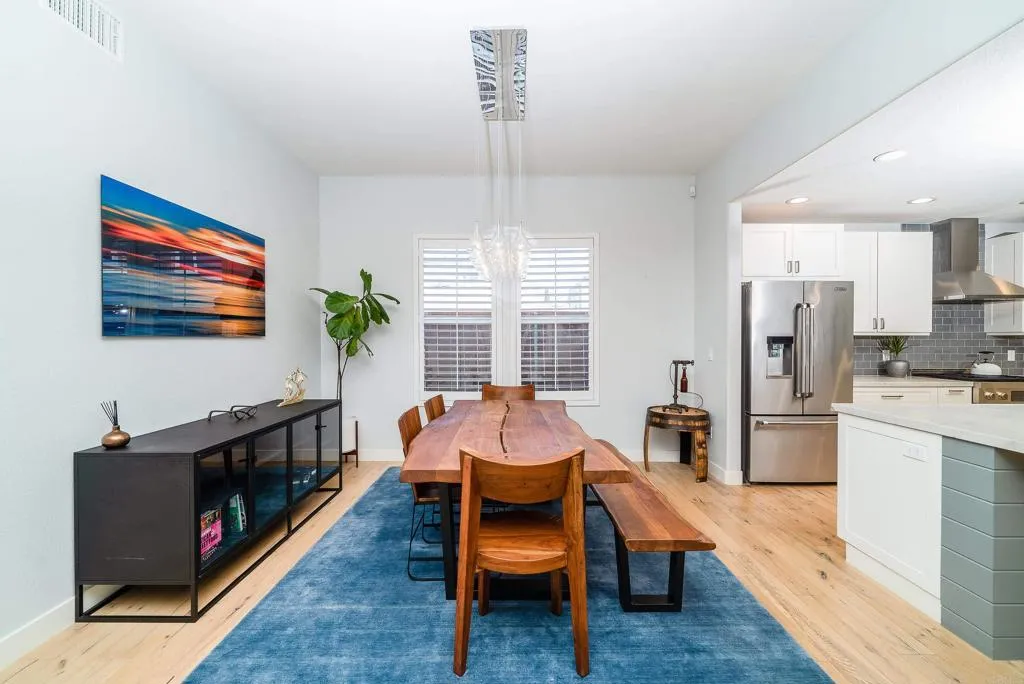 https://cdn.realtyfeed.com/cdn/127/306695972/a9c4c2ab7a20625856e15dcf15e86204.webp