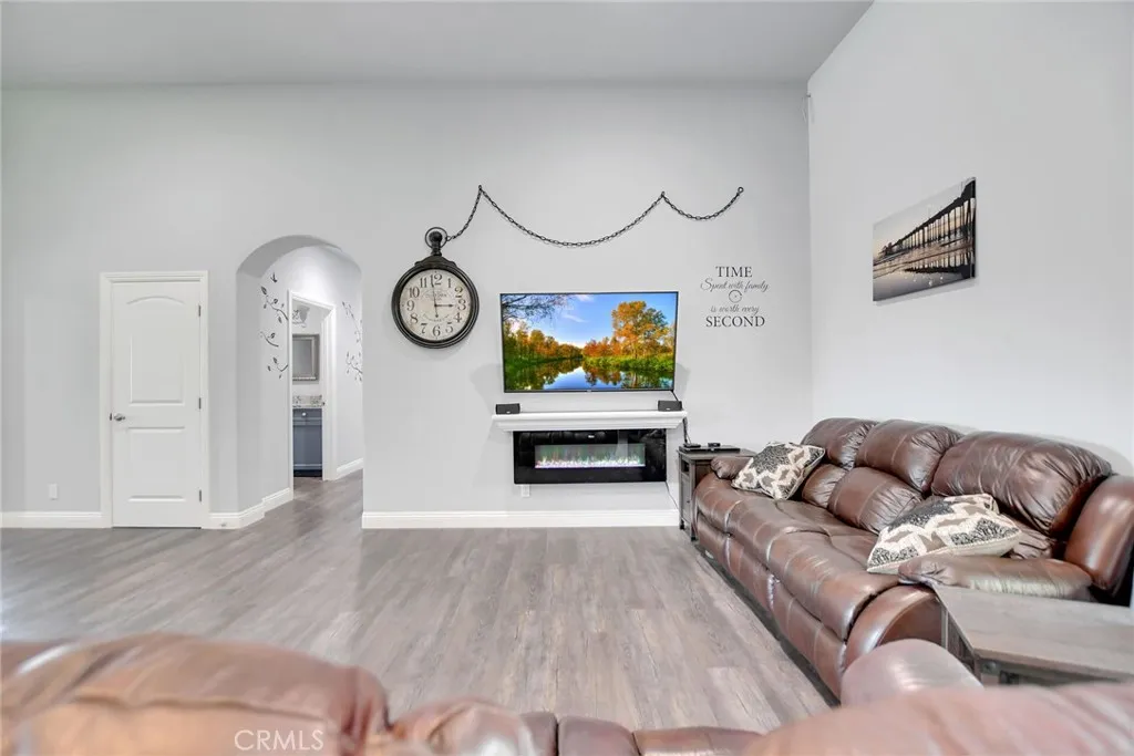 https://cdn.realtyfeed.com/cdn/127/306696026/4b6e78ca6fc38c944d5037e5890d15ee.webp