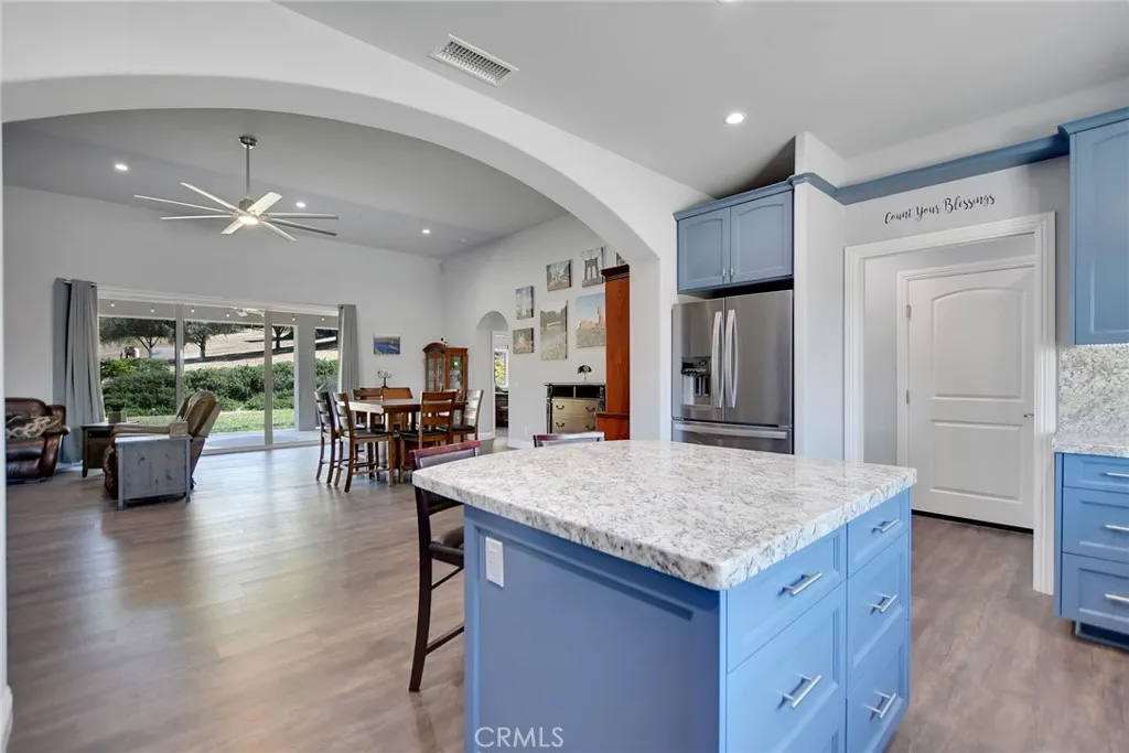 https://cdn.realtyfeed.com/cdn/127/306696026/8df0fee0756d7c54a144fc04ab7b91e1.webp