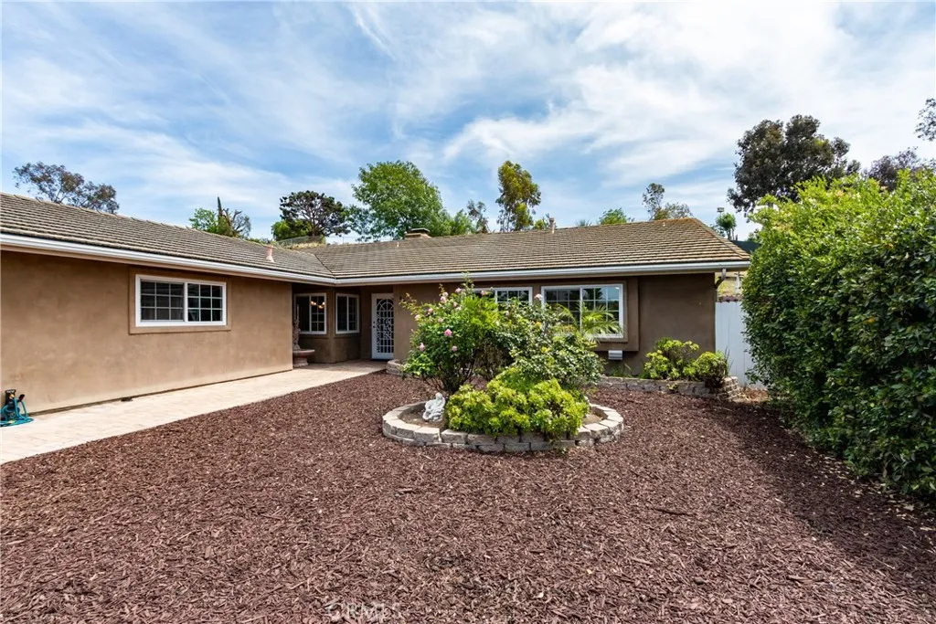 https://cdn.realtyfeed.com/cdn/127/306696106/68e0e2a841b6a9ee1c2d3945a43836cc.webp