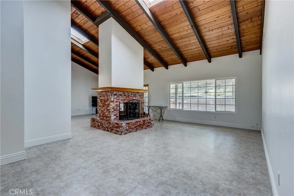 https://cdn.realtyfeed.com/cdn/127/306696106/b1c1deb7590d8684afa3ec8dbb380a7f.webp