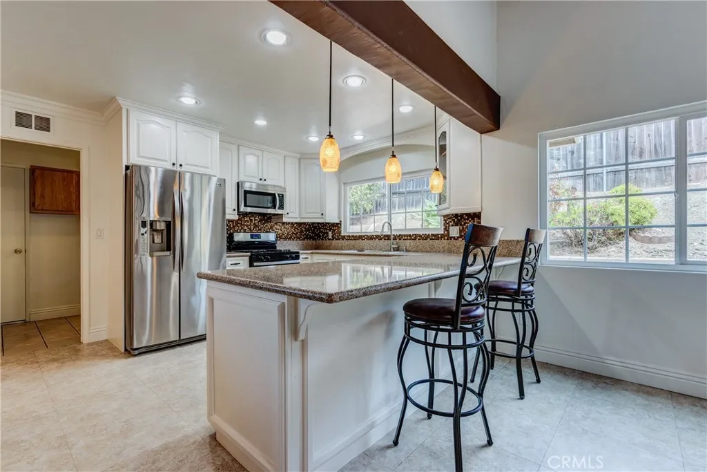 https://cdn.realtyfeed.com/cdn/127/306696106/d05f784448748a64f9fb61d927bbbff3.webp