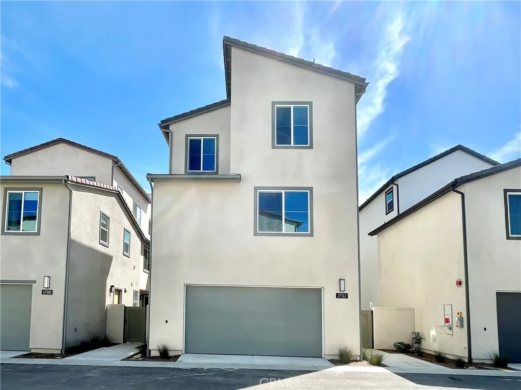Valencia, CA 91381