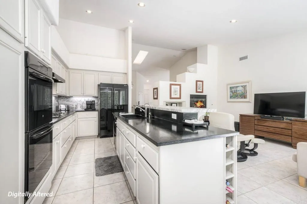 https://cdn.realtyfeed.com/cdn/127/306696224/5cb8c96d8c699e06797fae78ee87b384.webp