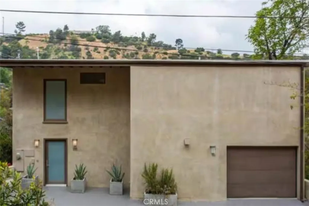 Los Angeles, CA 90046