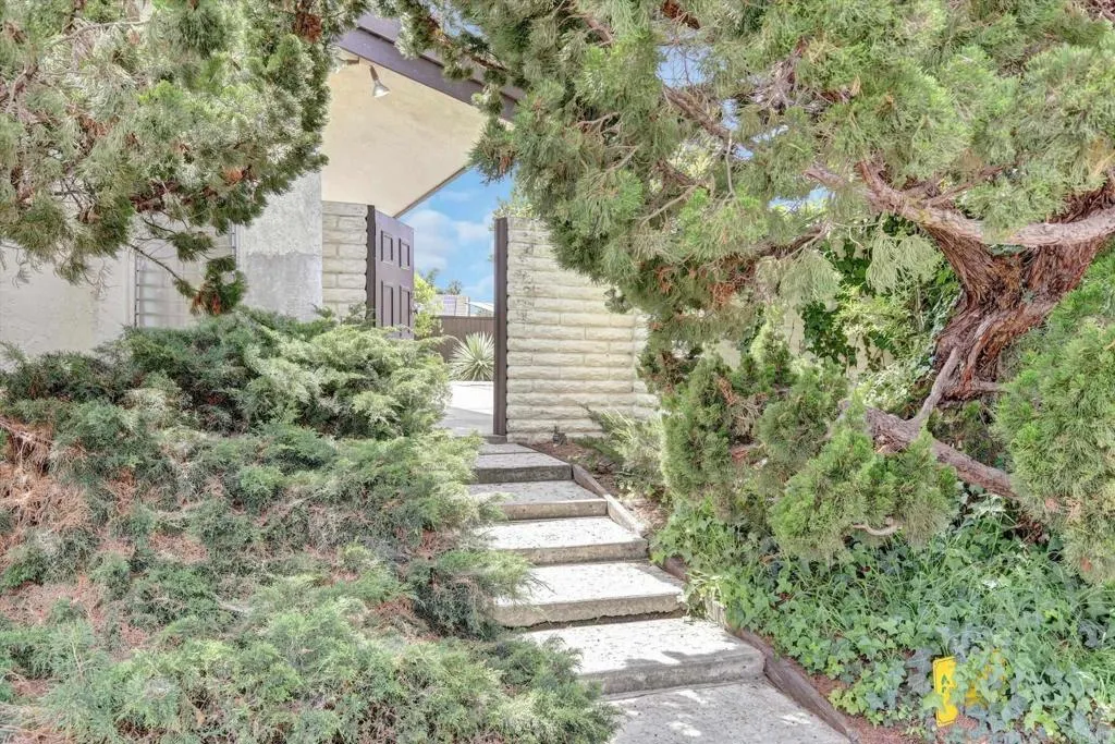 https://cdn.realtyfeed.com/cdn/127/306696318/086ecd1fe70496531d509228e41500b3.webp