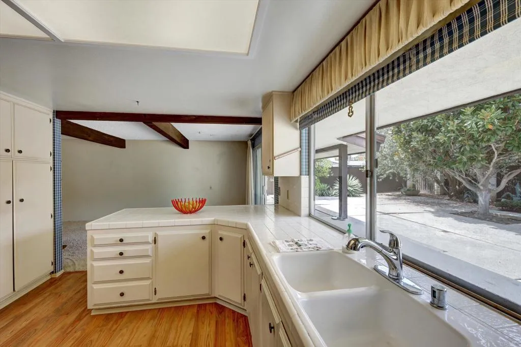https://cdn.realtyfeed.com/cdn/127/306696318/36b49bc7bc3a9fcfd1359bd4995c7555.webp