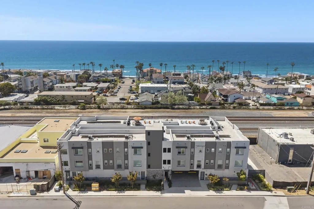 https://cdn.realtyfeed.com/cdn/127/306696359/bfaaecb16d9cb2f1763cd9dc3aa5ea33.webp
