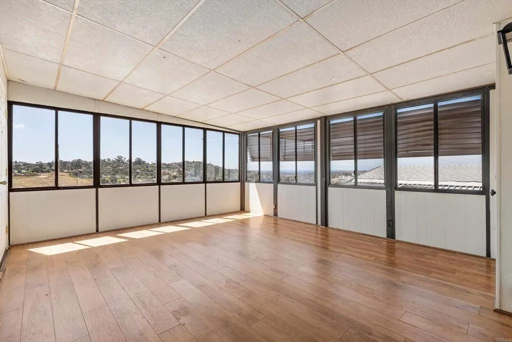 https://cdn.realtyfeed.com/cdn/127/306696553/998c14a4621fc8db6ad0bc11c7ee1e5e.webp