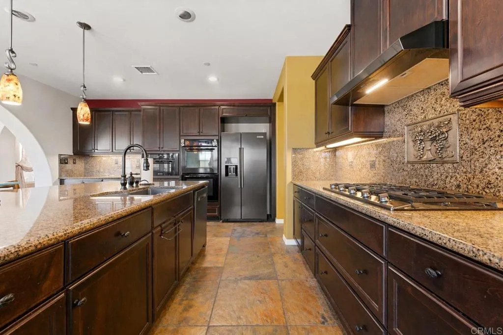 https://cdn.realtyfeed.com/cdn/127/306696584/b633bb711d278bb1ab812885de5945d0.webp
