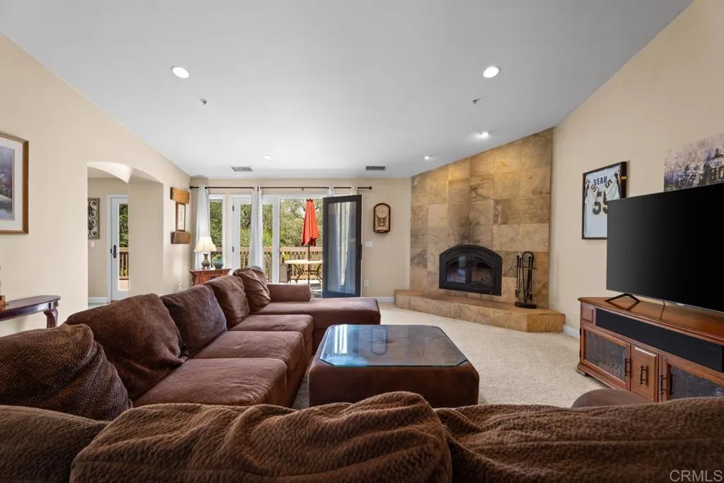 https://cdn.realtyfeed.com/cdn/127/306696721/10c53d645d77766c65e528964952d1d8.webp