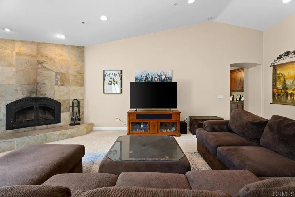 https://cdn.realtyfeed.com/cdn/127/306696721/471cf5cd91b6ff89b3462d00594d224a.webp