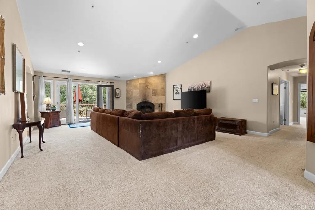 https://cdn.realtyfeed.com/cdn/127/306696721/a5c0cc086e2613dc2617932b68e9ee27.webp