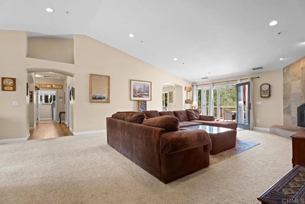 https://cdn.realtyfeed.com/cdn/127/306696721/f6624978478b84beeaabbb203be070cb.webp