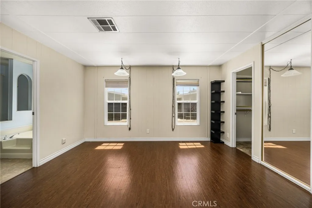 https://cdn.realtyfeed.com/cdn/127/306696841/111d9e2a0d4d534ebc6bdb590502c0ff.webp