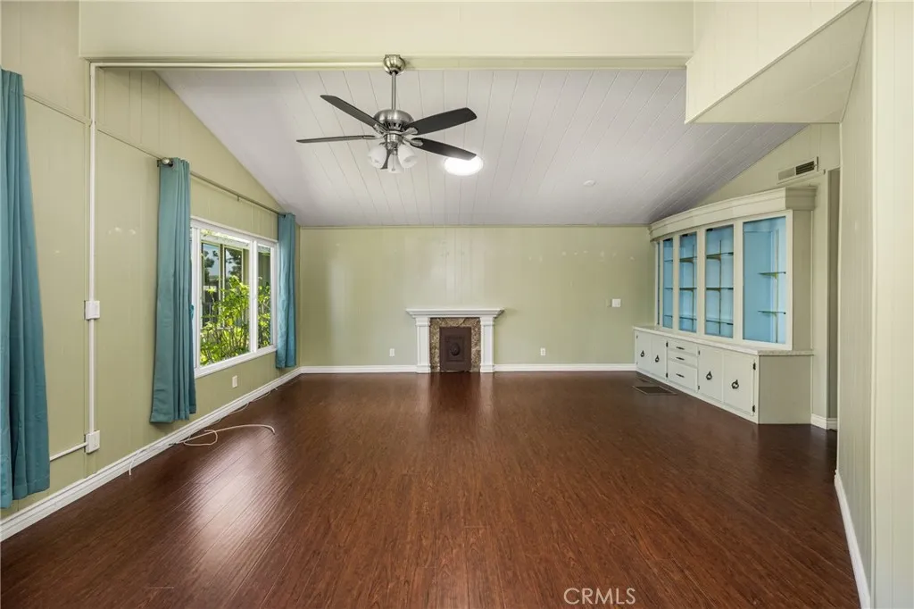 https://cdn.realtyfeed.com/cdn/127/306696841/400f86b6c1d5e41fdf4f897007246867.webp