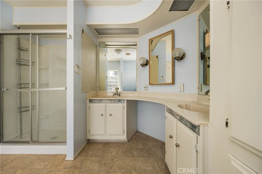 https://cdn.realtyfeed.com/cdn/127/306696841/640349aabe1c2111ec427e94456e229a.webp