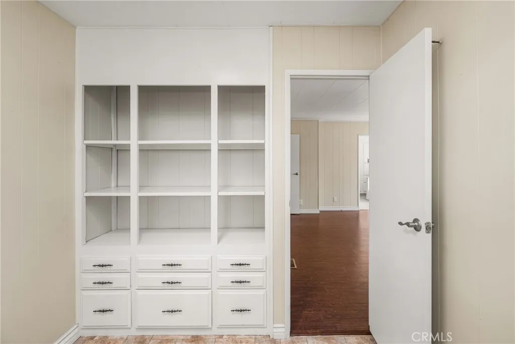 https://cdn.realtyfeed.com/cdn/127/306696841/6d4c028ead2f59bce70f4f82e0b273a2.webp