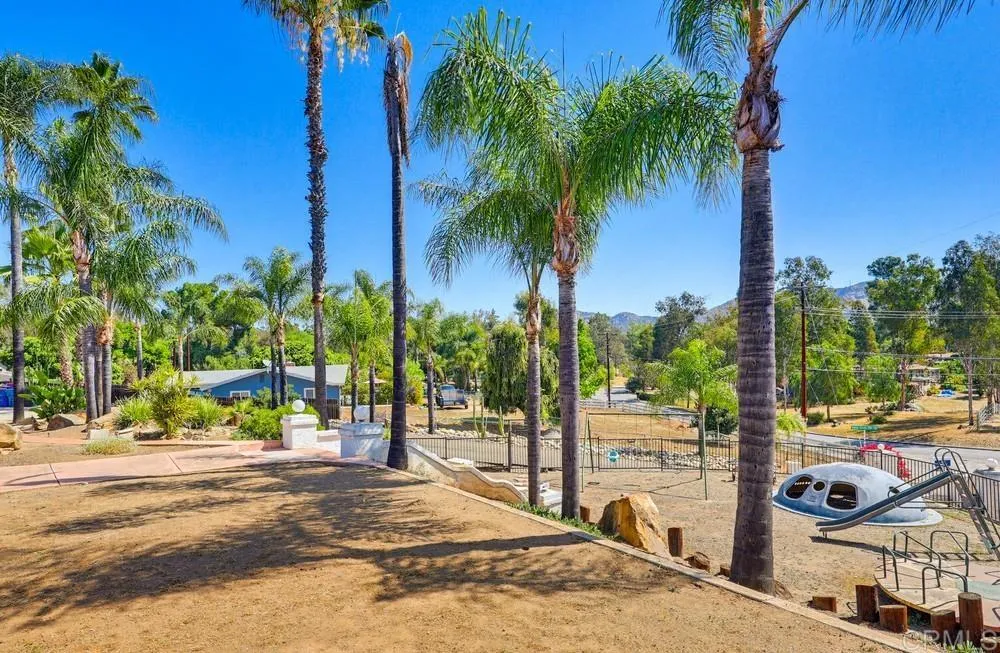 https://cdn.realtyfeed.com/cdn/127/306697012/43c15e1bd09dc48f19d6f1b82480ad03.webp