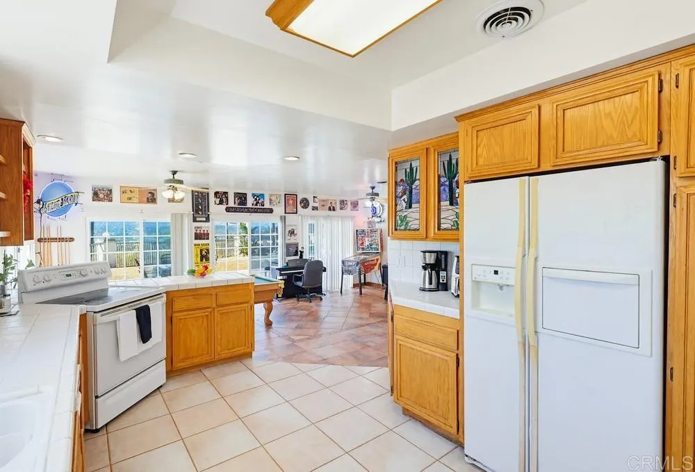 https://cdn.realtyfeed.com/cdn/127/306697012/8ec26e0c60e51a408c10345598a8f9a4.webp