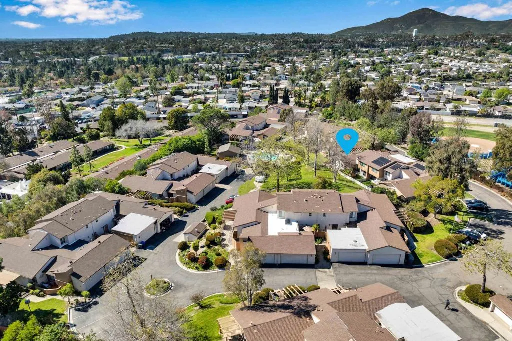 https://cdn.realtyfeed.com/cdn/127/306697125/8ed362b1e1e9af4de710c5a54954b6c8.webp