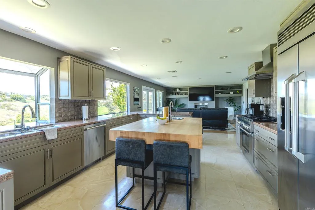 https://cdn.realtyfeed.com/cdn/127/306697193/880e0107b52dbd42b12d7e59d55ae5e1.webp