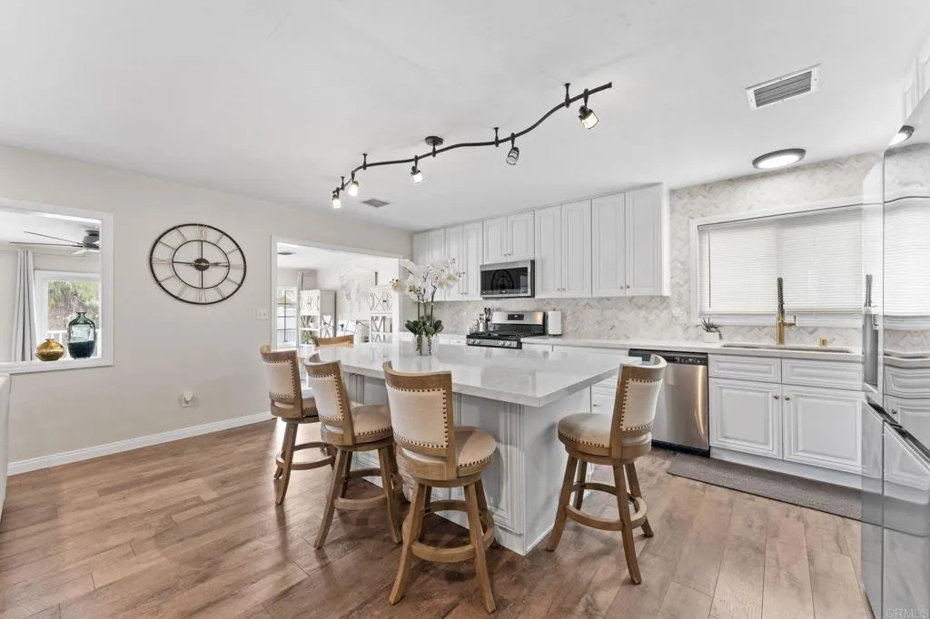 https://cdn.realtyfeed.com/cdn/127/306697419/23606de7f04dea405efaaf538fede971.webp